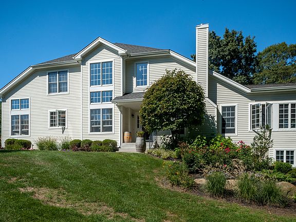 2nd image of 35 Ivy Garden Way