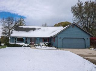 4112 W Marseilles Dr, Mequon, WI 53092