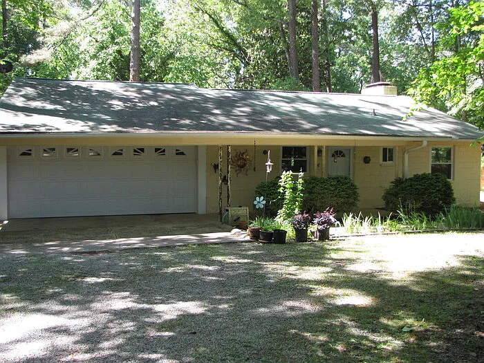 2907 Elgin St — Photo 1