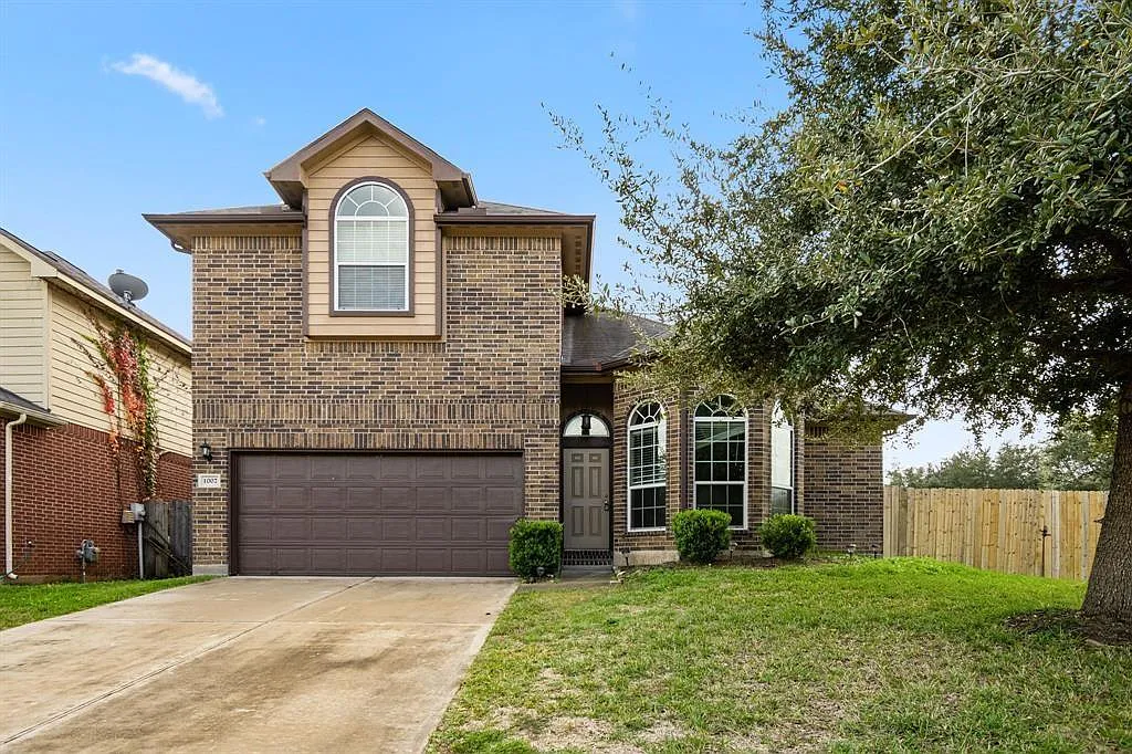 4 bed, 2.5 bath, 2112 sqft, $1,950 — Photo 1