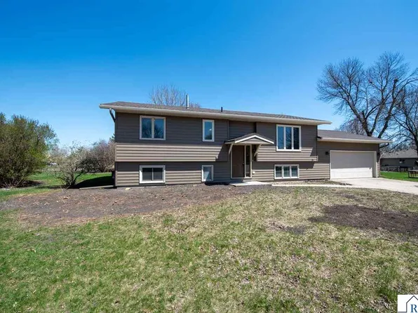 105 Chatsworth Dr, Mankato, MN 56001