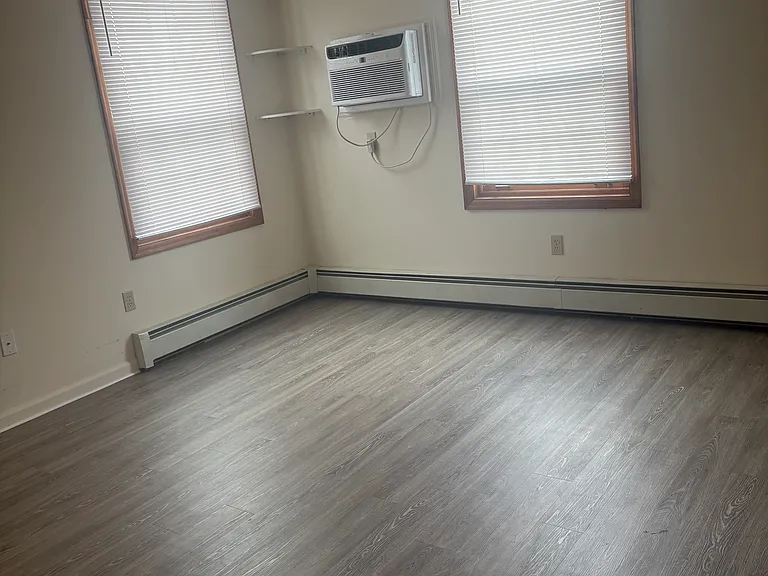 251 Main St #1 — Photo 4
