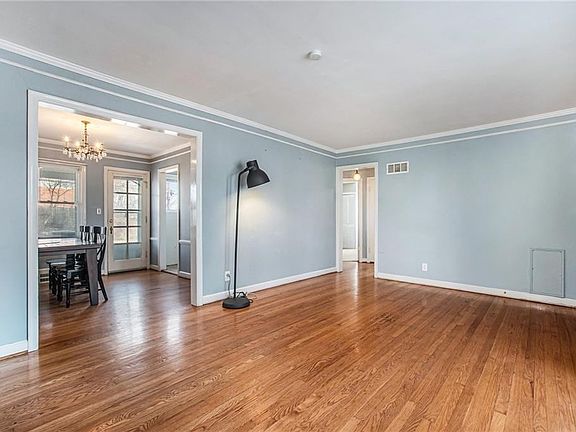 3rd image of 3016 W 47th Ter