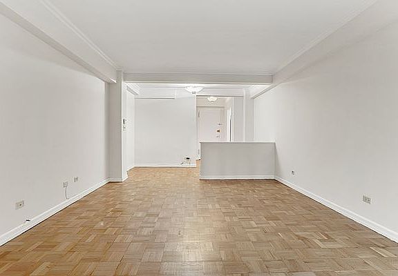 4th image of 165 E 66th St APT 2J