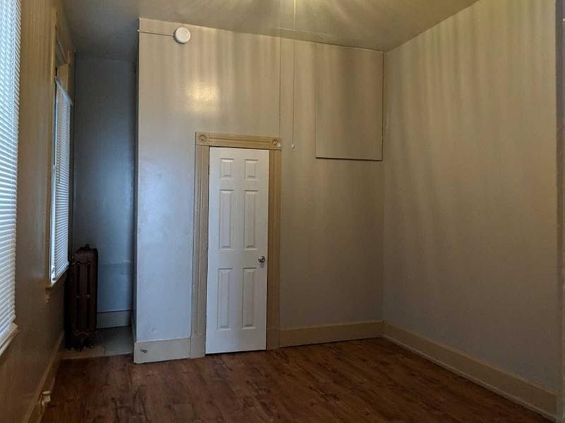 2nd image of 906 Washington Ave APT 2B
