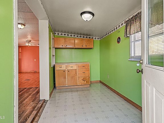 4th image of 839 Corn Valley Rd