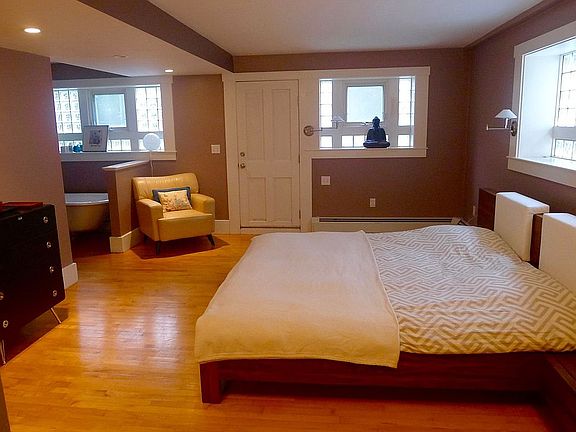 Bedroom 1/master (unit 1)