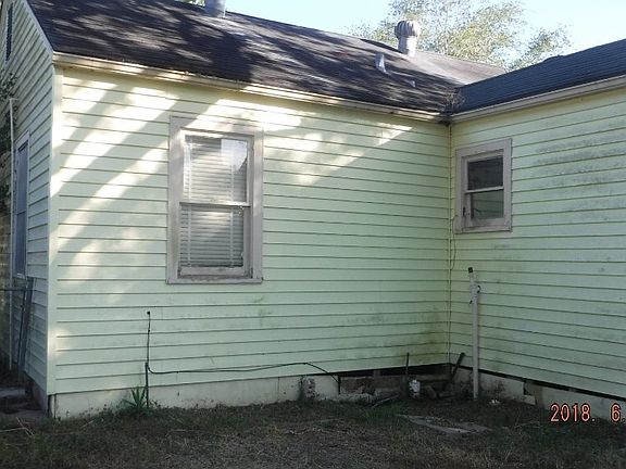 4th image of 1105 E Bowie St