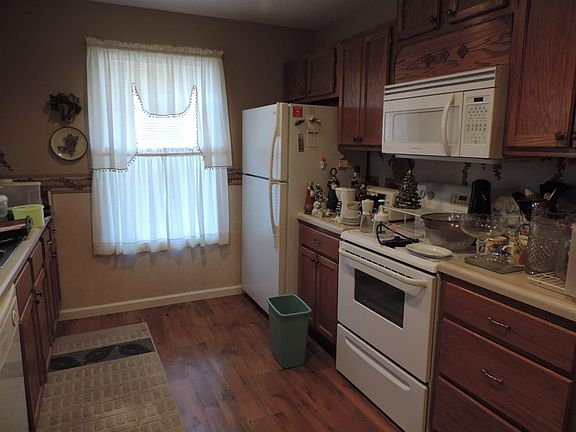 2nd image of 100 Sunkist Village Ln