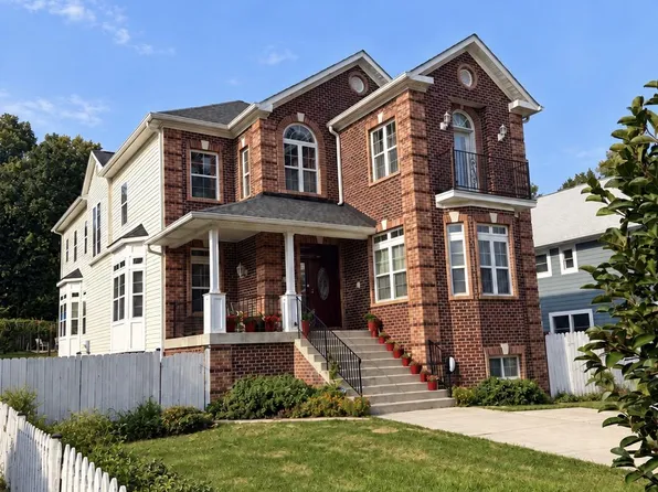 6926 Alpine Dr, Annandale, VA 22003