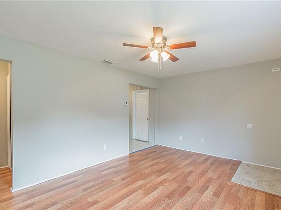 3rd image of 601 Edenville Ave