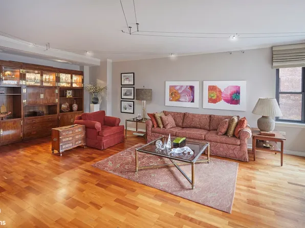 20 Sutton Place South 7E image 2 of 17