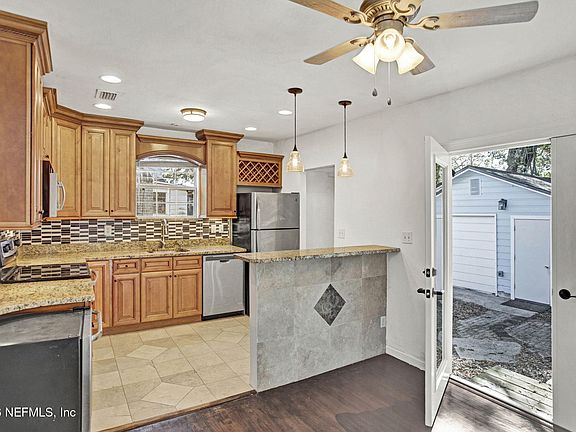 3rd image of 3052 COLLEGE Street