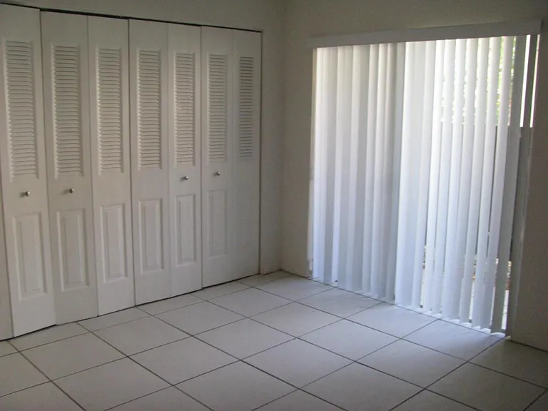 10832 N Kendall Dr #U11 — Photo 6