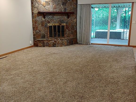 Living room w/ gas fireplace