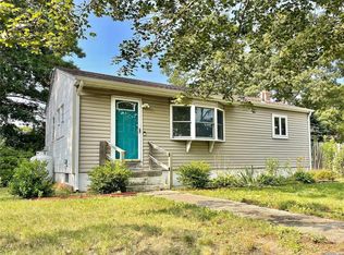 15 Roberts Rd E, Shirley, NY 11967