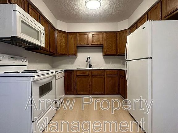 3rd image of 535 W Saunders Ave Unit 6