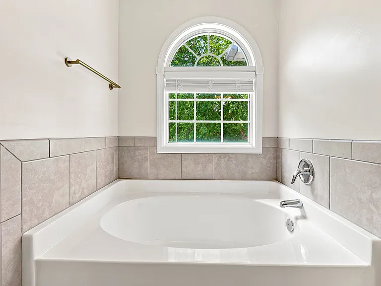 4906 Yorkchester Dr — Photo 23