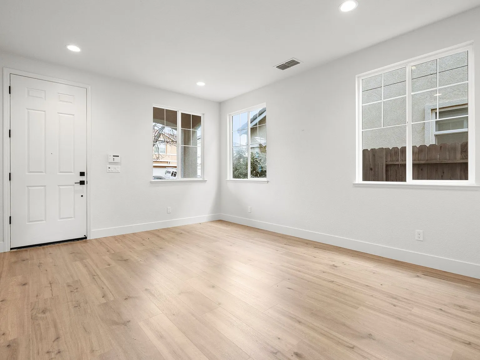 4 bed, 2.5 bath, 1883 sqft, $3,350 — Photo 3