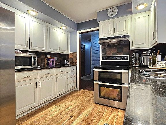 5th image of 184 Valley View Dr