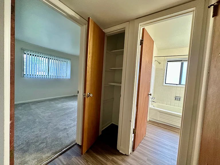 Edgewood Apartments — Photo 36