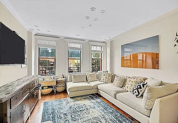 4th image of 84A Lexington Ave #2