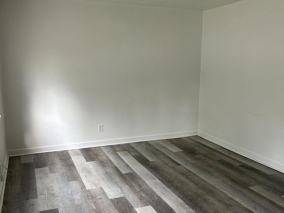 2nd image of 100-51 Midland Hts #C