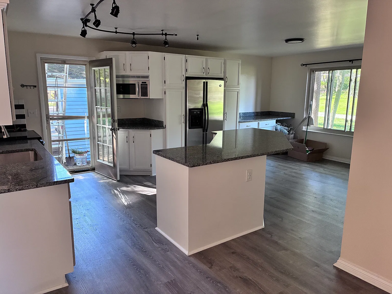 3 bed, 1653 sqft, $2,650 — Photo 2