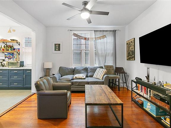 2nd image of 7512 Freret St