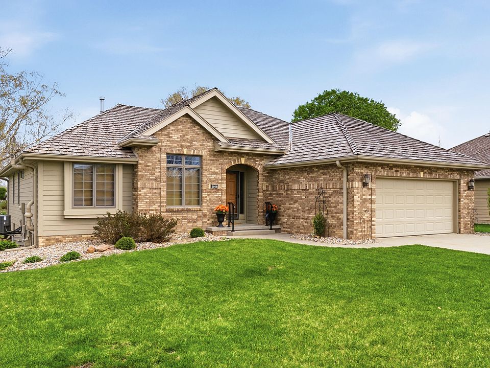 1st image of 400 Forest Glen Dr