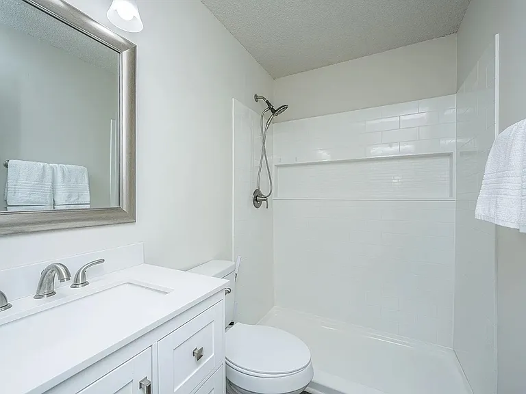 306 Crestview Dr — Photo 12