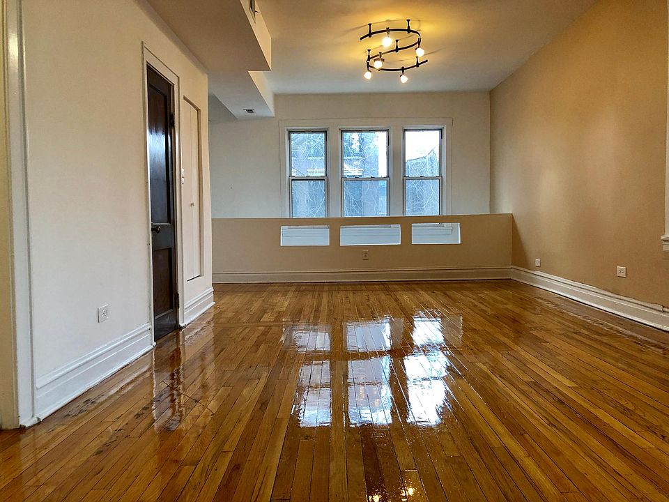 1st image of 1121 N Wood St #2F