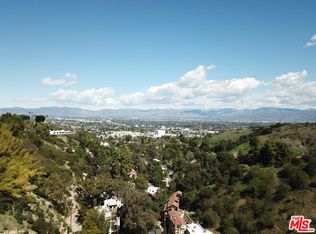 3905 N Hopevale Dr, Sherman Oaks, CA 91403