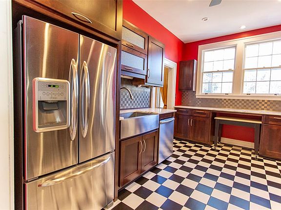 5th image of 825 Park Ave