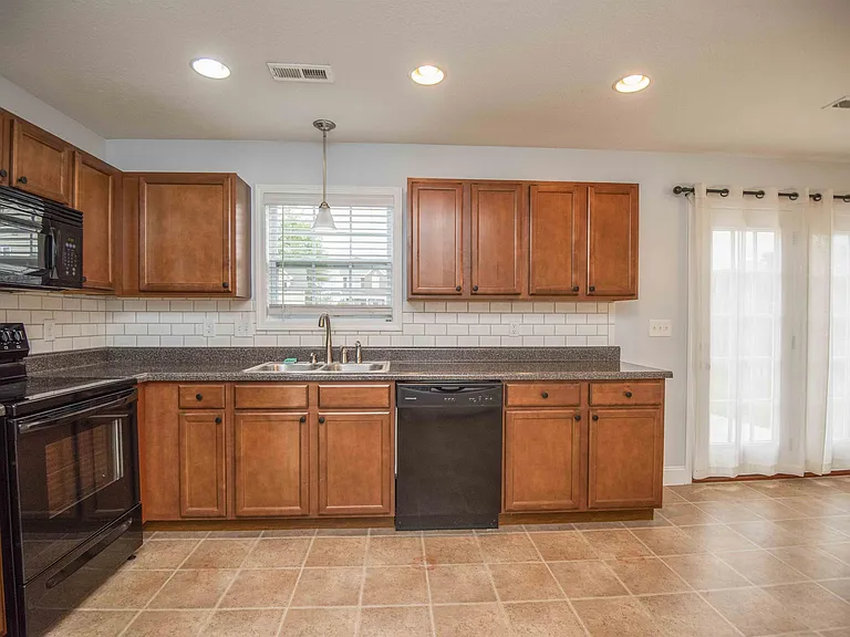 1509 Chariot Ln #H — Photo 7