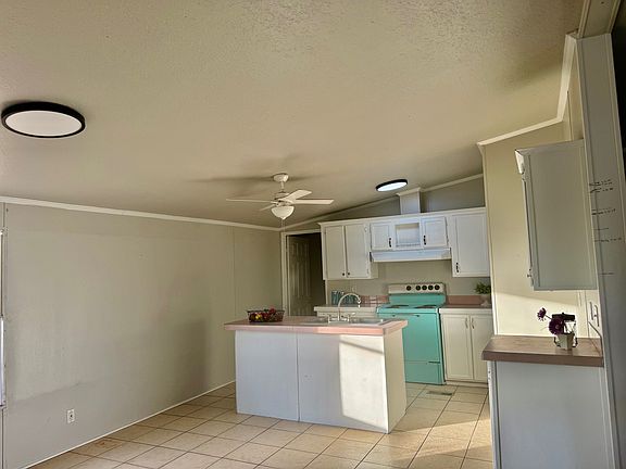 4th image of 17590 Abbe Ln