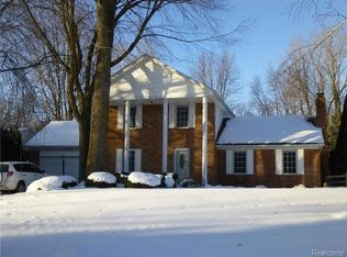 8855 Mary Ann Ave, Shelby Township, MI 48317