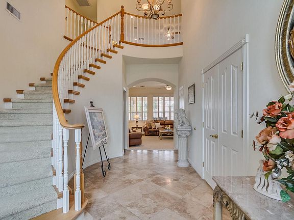 5th image of 1028 N Wren Dr