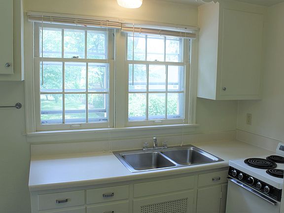 2nd image of 128-134 1/2 University Ln #Ul001