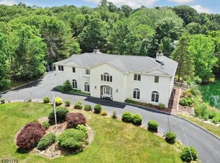 672 Knollwood Rd, Franklin Lakes, NJ 07417