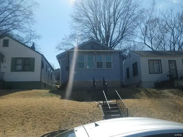 1136 Howell St photo 1