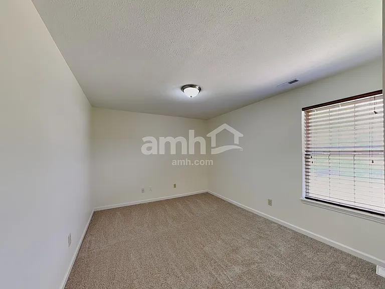559 Prince Dr — Photo 19