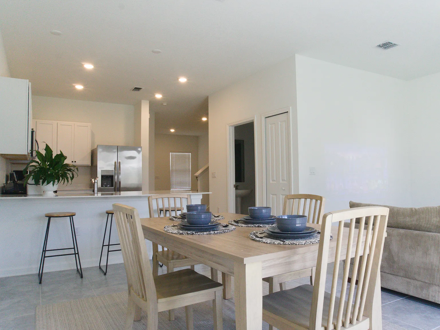 3 bed, 2.5 bath, 1834 sqft, $2,200 — Photo 4