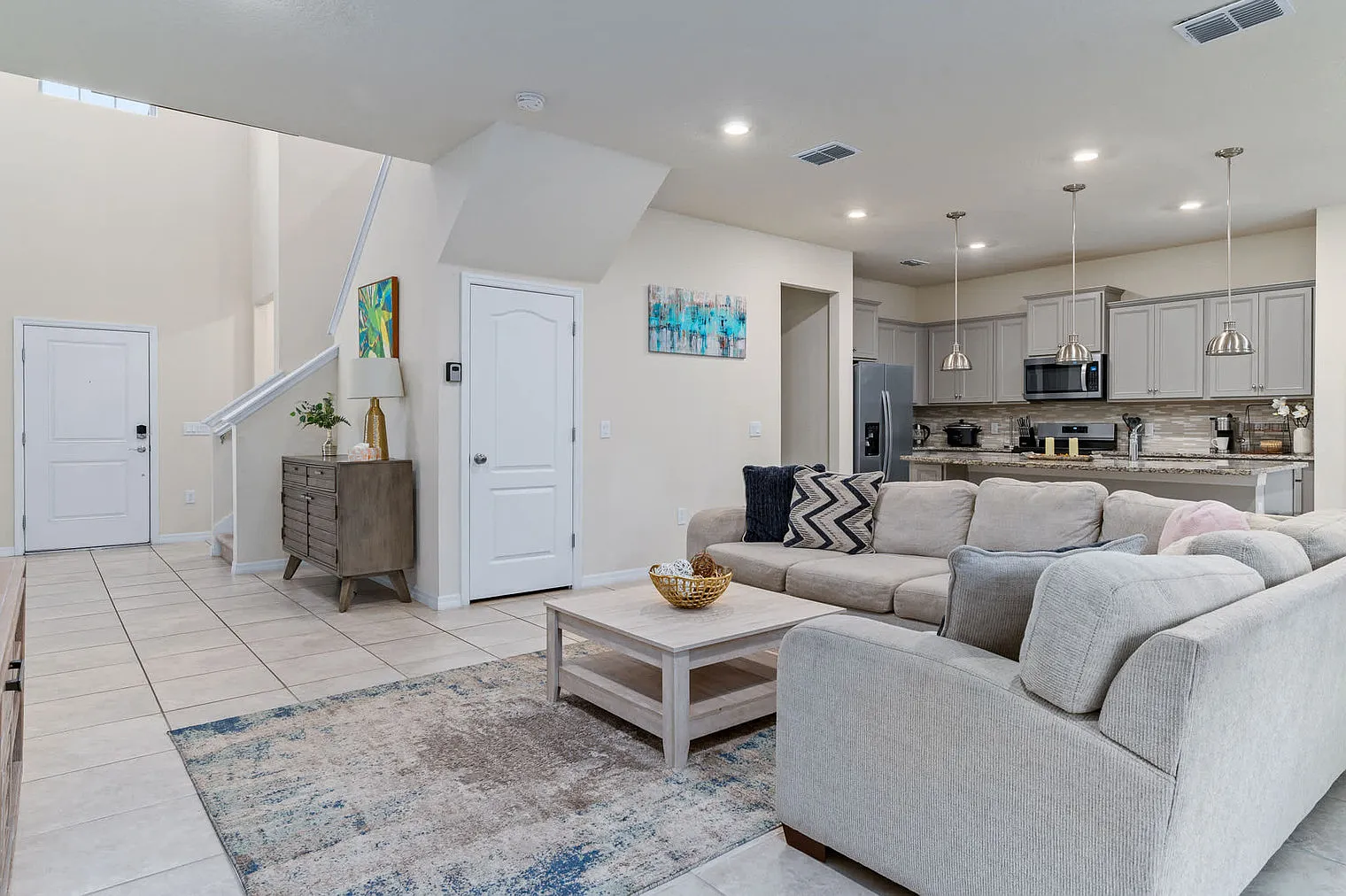 5 bed, 4.0 bath, 2712 sqft, $5,735 — Photo 1