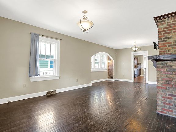 5th image of 2446 Finley Ave