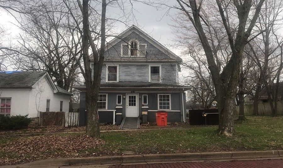 1st image of 318 S 6th St