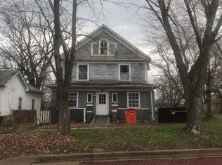 318 S 6th St, Vandalia, IL 62471