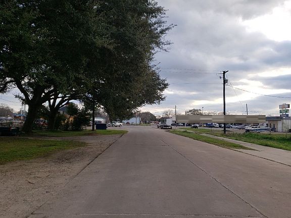 4th image of 2001 Mary Ave