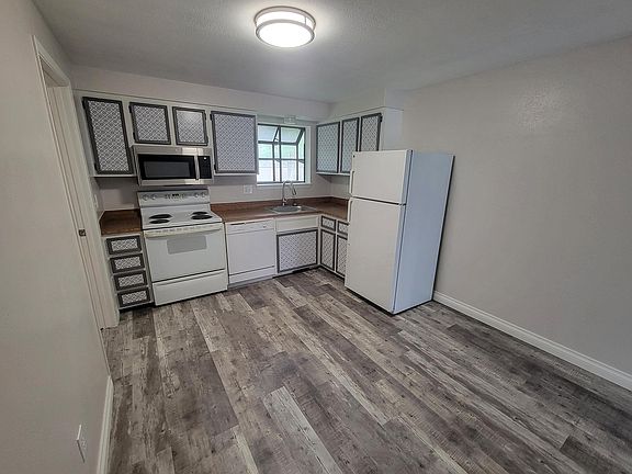 3rd image of 5470 N Millstone Dr #5400