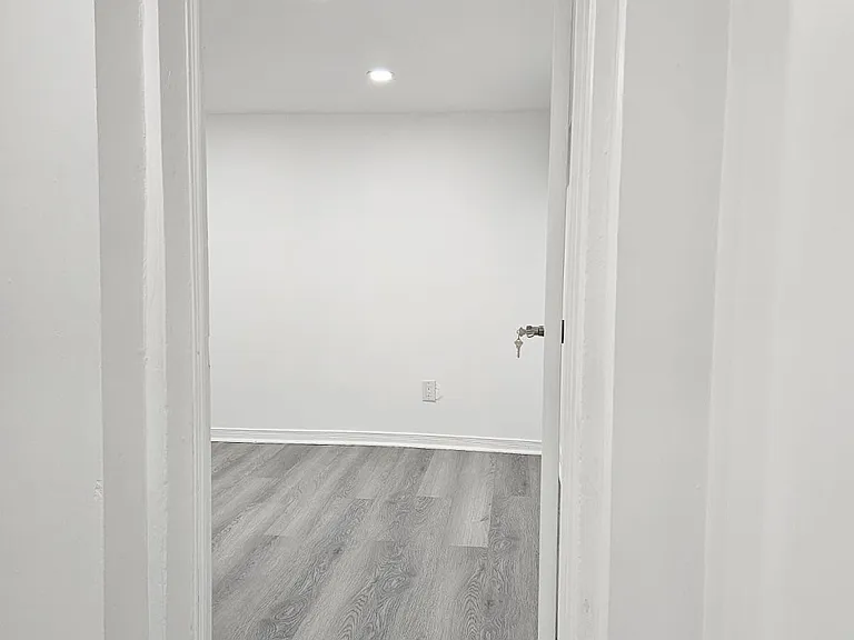 137B Chatham Ave — Photo 11